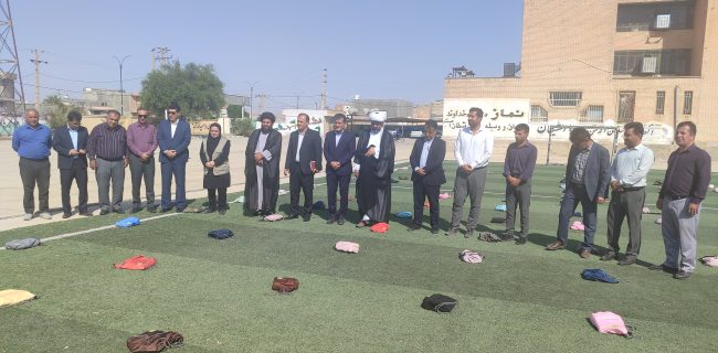 ۷۰۰ بسته نوشت‌افزار بر دستان دانش‌آموزان کم‌برخوردار