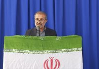 شعرخوانی شاعر انقلابی در نماز جمعه بهمئی؛