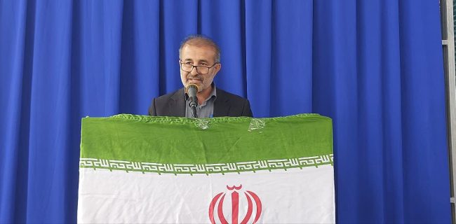 شعرخوانی شاعر انقلابی در نماز جمعه بهمئی؛