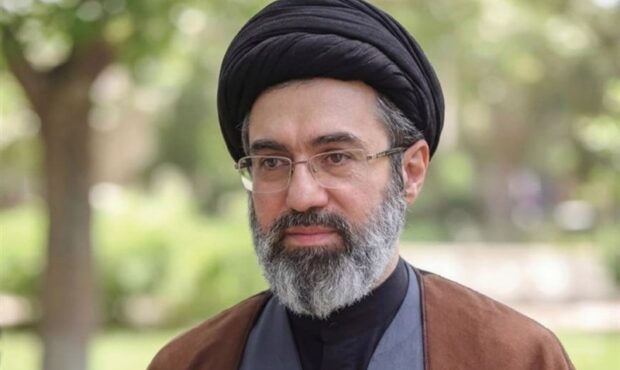 ابلاغ سلام رهبری به خانواده شهدای شجره طیبه میناب