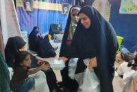 توزیع ۵۰ بسته مواد غذایی و ۲۰۰ پرس غذا میان خانواده‌های تحت حمایت بنیاد آبشار عاطفه‌ها در بهمئی