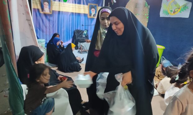 توزیع ۵۰ بسته مواد غذایی و ۲۰۰ پرس غذا میان خانواده‌های تحت حمایت بنیاد آبشار عاطفه‌ها در بهمئی