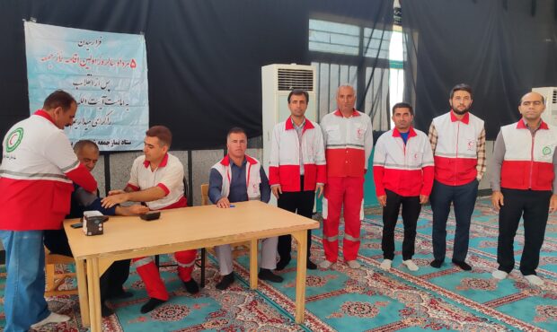 برپایی ابستگاه سلامت هلال احمر در نمازجمعه