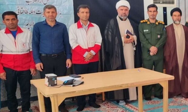 تجلیل امام جمعه بهمئی از رئیس جمعیت هلال‌احمر شهرستان