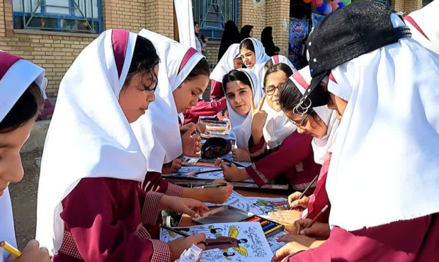 برگزاری جشن عاطفه‌ها در دبستان دخترانه هدی شهرستان بهمئی