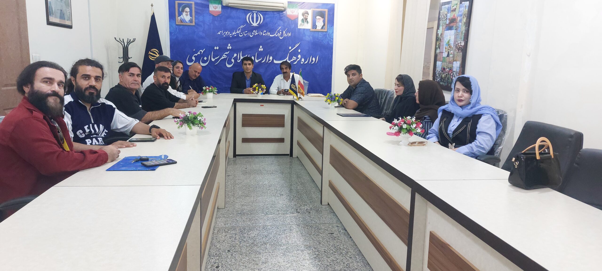 بررسی مدارک هنرمندان نمایش بهمئی برای عضویت استانی
